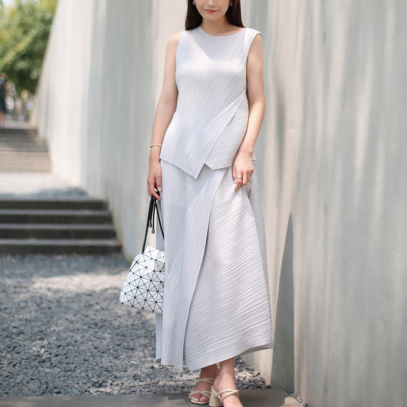 Asymmetric Top Women - Kadın Açık Gri Pileli Kolsuz Asimetrik